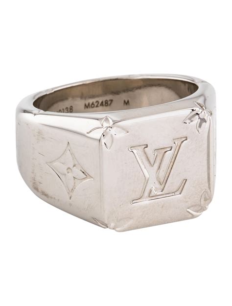 signet ring louis vuitton